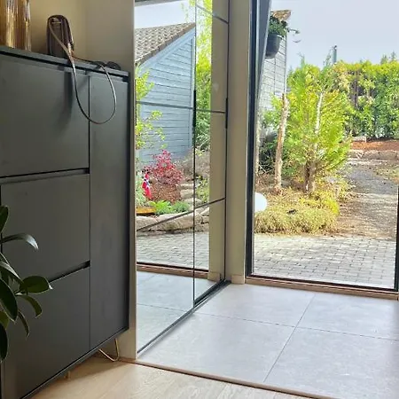 Modern 4 Bedroom House Close To The Forest Сasa de vacaciones Asker