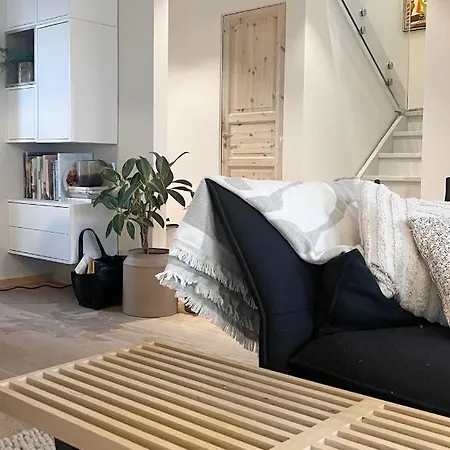 Modern 4 Bedroom House Close To The Forest